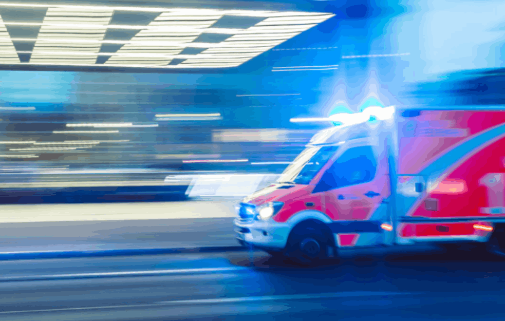 SUDARILI SE AUTO I TRAKTOR: Teška <span style='color:red;'><b>saobraćajna nezgoda</b></span> u Mladenovcu